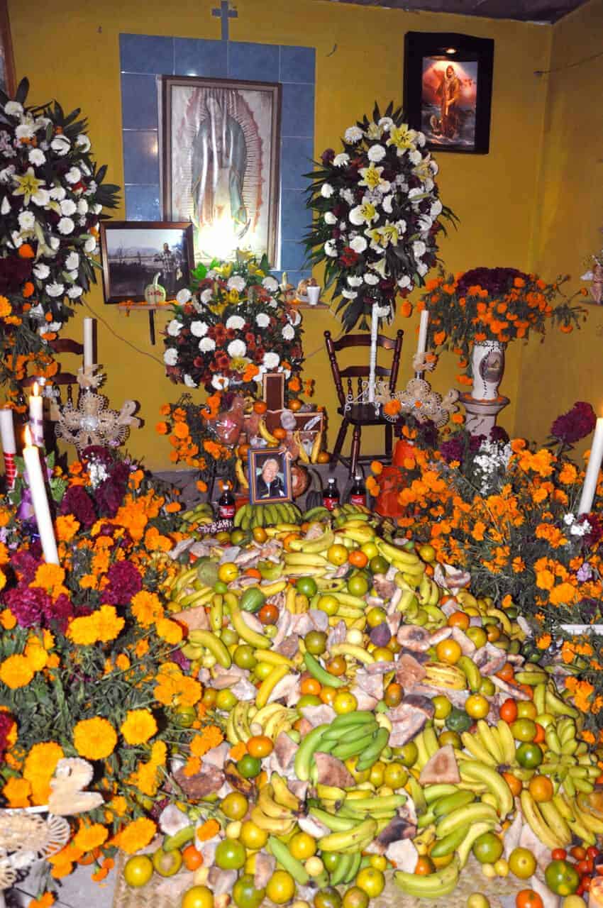 Home altar in Santa Fe de la Laguna