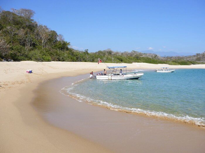 Hurricane divers Chachacual Bay Huatulco Beaches