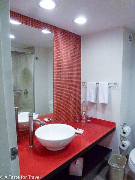 Fiesta Inn Aeropuerto washroom Building D