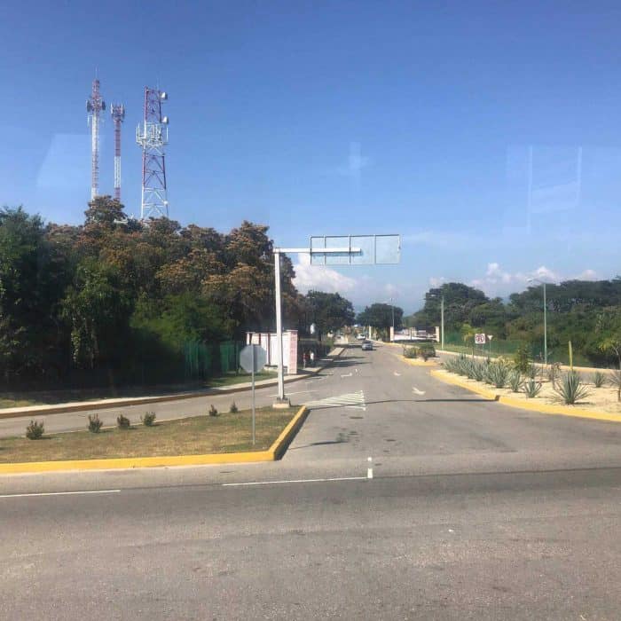 Huatulco Airport (HUX) highway entrance