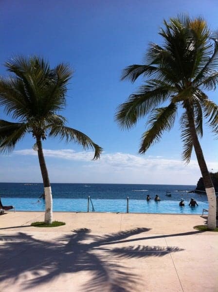 Infinity pool at Dreams Huatulco Resort & Spa 