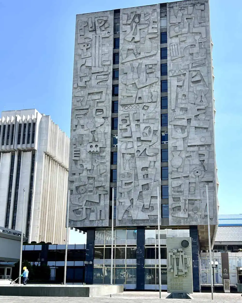 The exterior of the Banco de Guatemala.