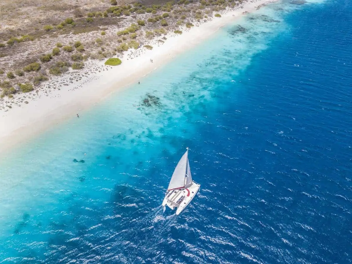 A romantic thing to do on Bonaire is go sailing the islands. Credit: Tourism Corporation Bonaire)