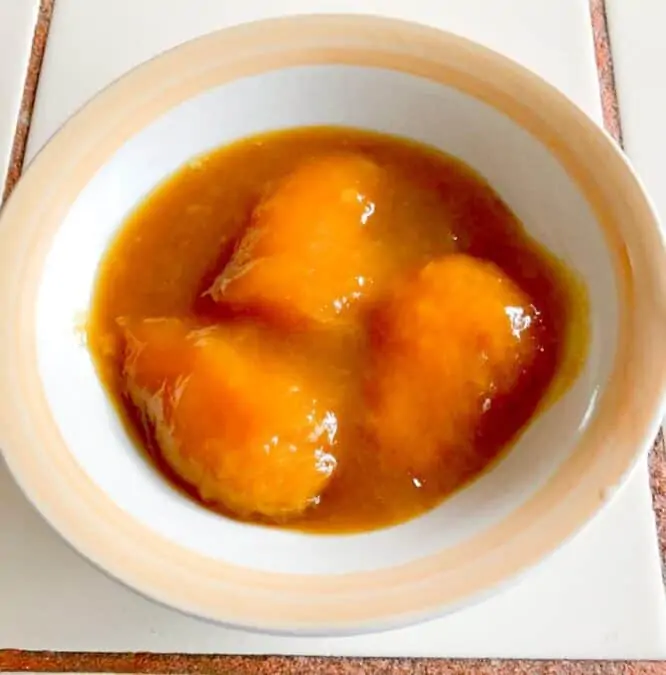 A bowl of Guatemalan conserva de mango.