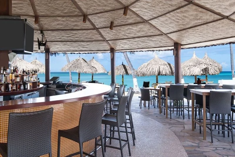 Oceanside Bar & Grill Credit Holiday Inn Aruba Resort