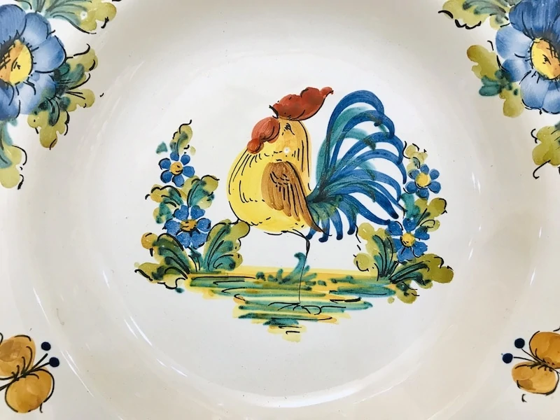 traditional rooster motif of Salento on ceramic