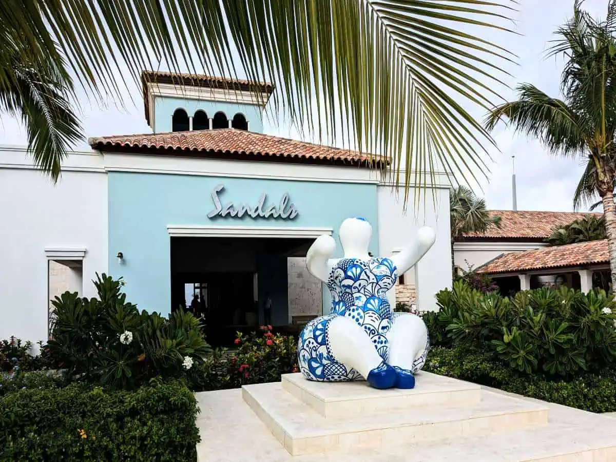 Sandals Royale Curaçao with Chichi statue. 