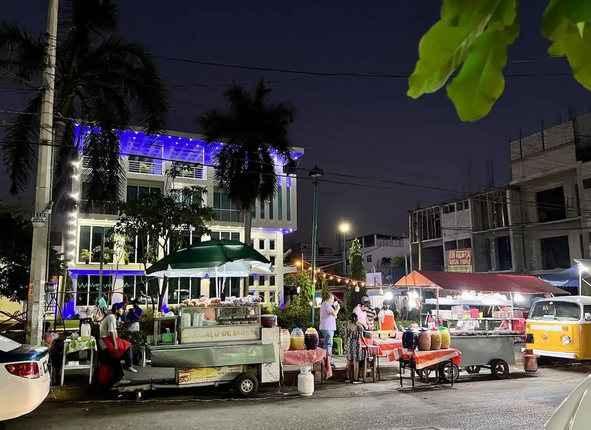 Street food vendors in la Crucecita at night.