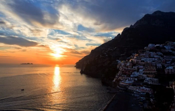 Romantic Sunset in Positano Credit ricardo-gomez-angel-unsplash