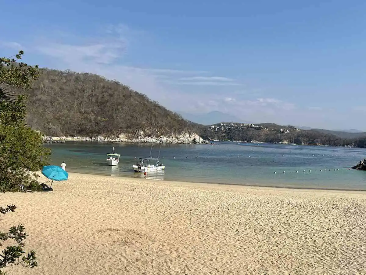 Tour boats at La Entrega Beach in Huatulco. 