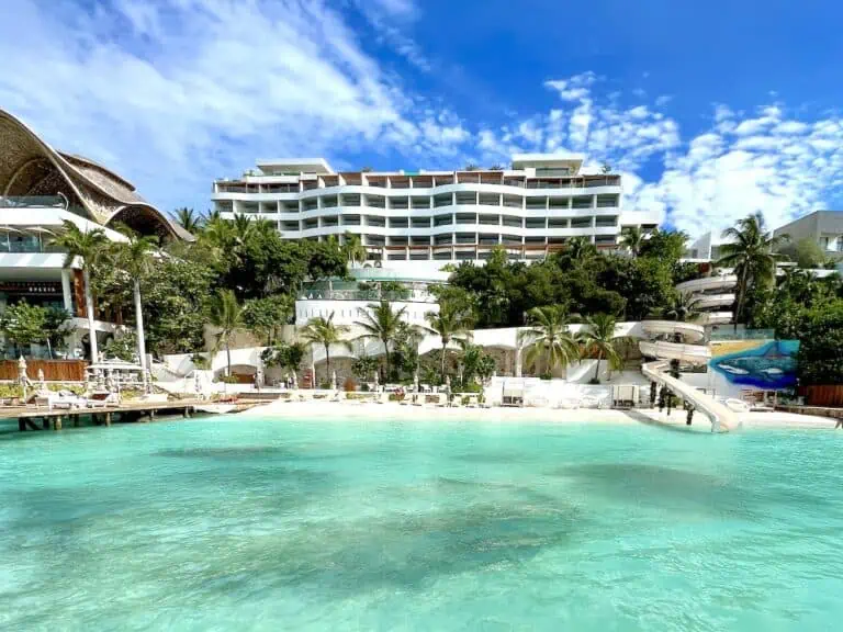 Turquoise blue water at Impression Isla Mujeres.